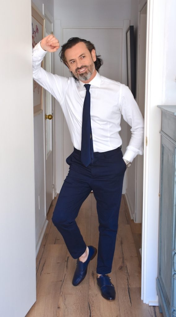 corbata azul traje hombre