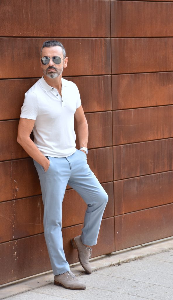 moda masculina hombre verano pantalon celeste polo blanco