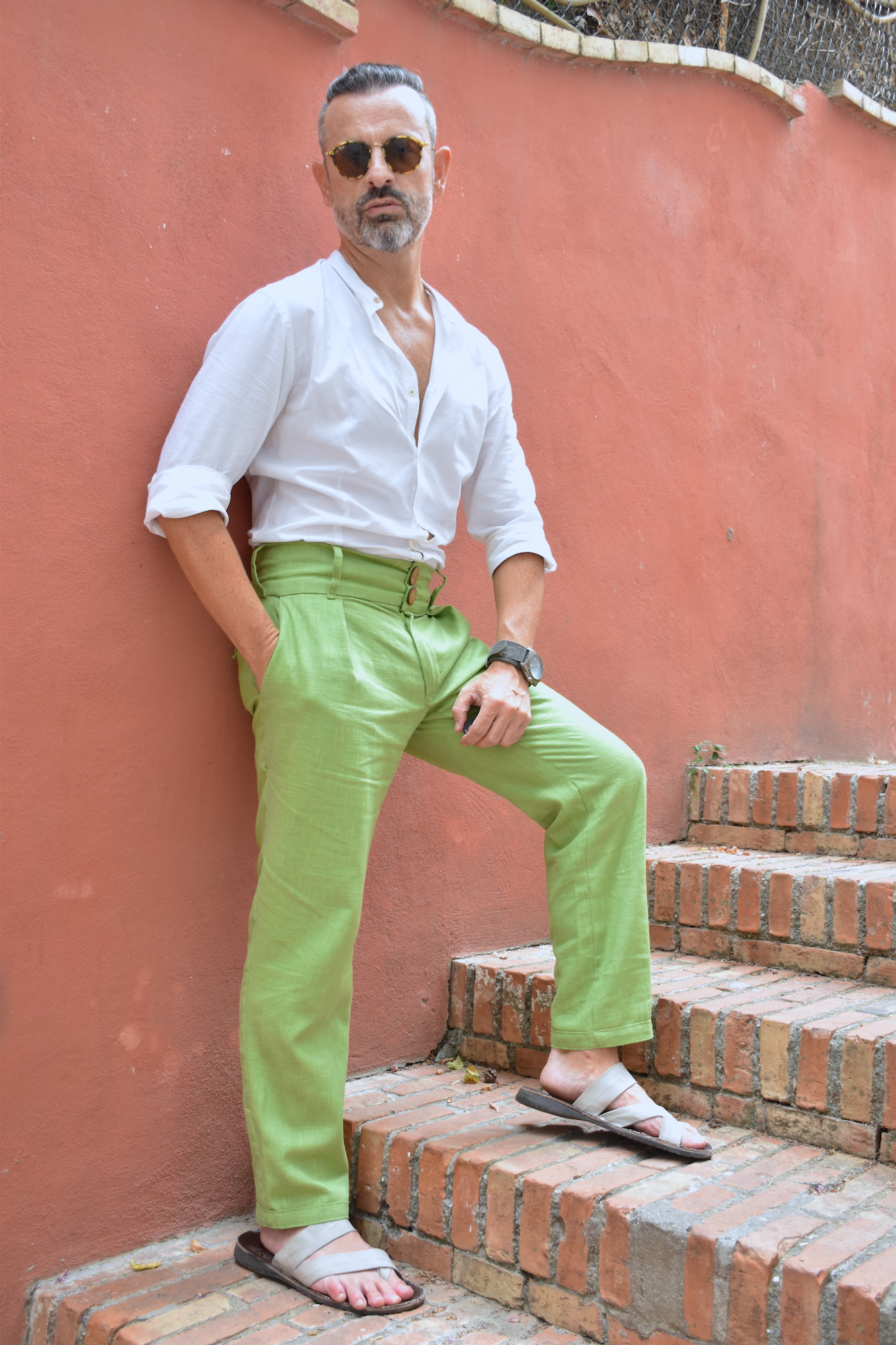 gurkha pants verde lino camisa blanca zapatos de verano para hombre