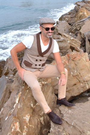mens outfit skinny jeans brown vest beret