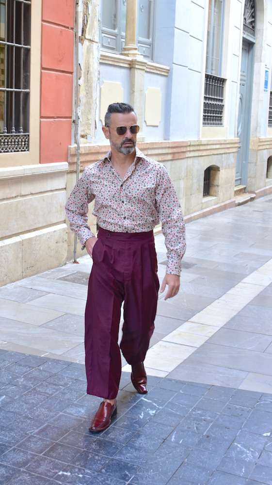 moda para hombres maduros vintage pantalon gurkha burdeos