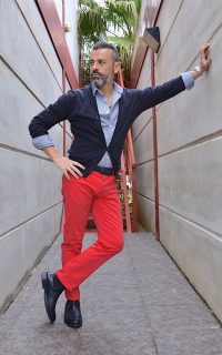 moda hombre casual rebeca azul pantalon rojo