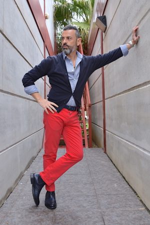 moda hombre casual rebeca azul pantalon rojo