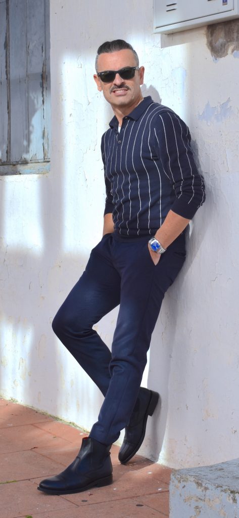 estilo hombre azul marino moda look botas chelsea azules